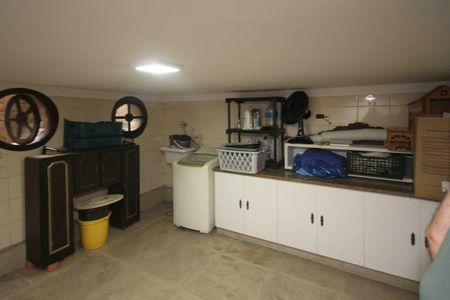 Casa para alugar com 215m², 2 quartos e 3 vagas Casa para alugar com 215m², 2 quartos e 3 vagasÁrea de Serviço