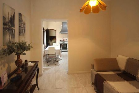 Casa para alugar com 215m², 2 quartos e 3 vagas Casa para alugar com 215m², 2 quartos e 3 vagasHAll