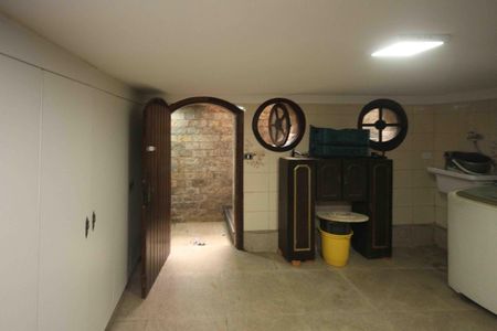 Casa para alugar com 215m², 2 quartos e 3 vagas Casa para alugar com 215m², 2 quartos e 3 vagasÁrea de Serviço