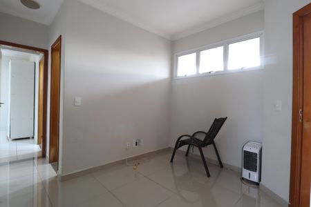 Sala de apartamento para alugar com 2 quartos, 57m² em Santa Mônica, Uberlândia