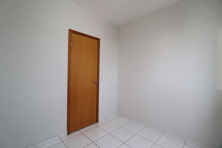 Quarto 1 de apartamento para alugar com 2 quartos, 57m² em Santa Mônica, Uberlândia