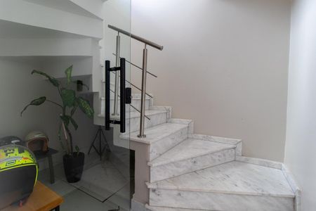 Casa para alugar com 150m², 3 quartos e 4 vagas Casa para alugar com 150m², 3 quartos e 4 vagasEscada