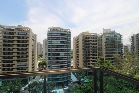 Apartamento à venda com 78m², 2 quartos e 1 vagaSuíte - Varanda