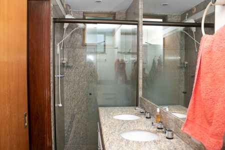 Apartamento à venda com 147m², 3 quartos e 3 vagasBanheiro da Suíte