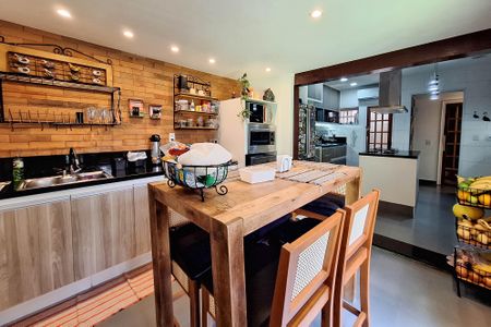 Casa à venda com 420m², 4 quartos e 4 vagas Casa à venda com 420m², 4 quartos e 4 vagasCopa