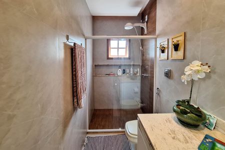 Casa à venda com 420m², 4 quartos e 4 vagas Casa à venda com 420m², 4 quartos e 4 vagasBanheiro da Suíte 1