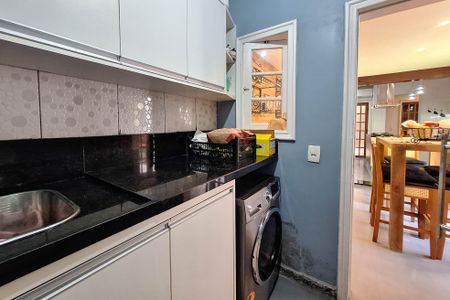 Casa à venda com 420m², 4 quartos e 4 vagas Casa à venda com 420m², 4 quartos e 4 vagasÁrea de Serviço