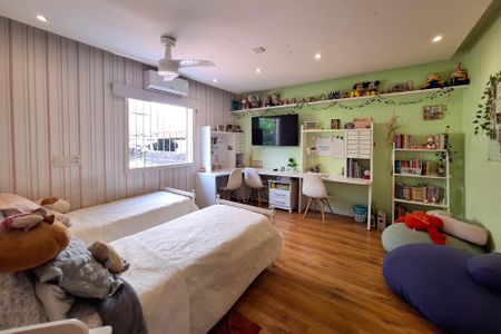 Casa à venda com 420m², 4 quartos e 4 vagas Casa à venda com 420m², 4 quartos e 4 vagasSuíte 2