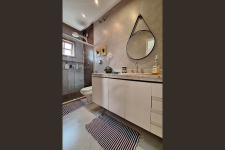 Casa à venda com 420m², 4 quartos e 4 vagas Casa à venda com 420m², 4 quartos e 4 vagasBanheiro da Suíte 1