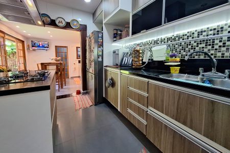 Casa à venda com 420m², 4 quartos e 4 vagas Casa à venda com 420m², 4 quartos e 4 vagasCozinha