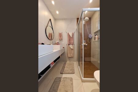 Casa à venda com 420m², 4 quartos e 4 vagas Casa à venda com 420m², 4 quartos e 4 vagasBanheiro da Suíte 2