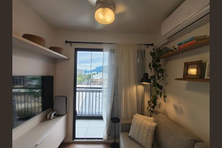 Sala de apartamento à venda com 2 quartos, 43m² em Barra Olímpica, Rio de Janeiro