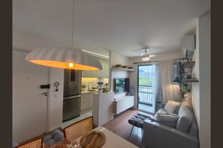 Sala de apartamento à venda com 2 quartos, 43m² em Barra Olímpica, Rio de Janeiro