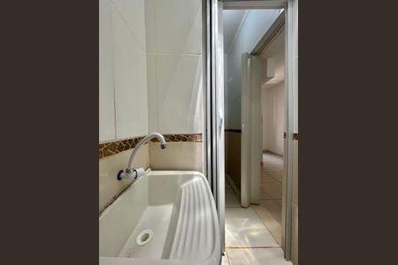 Banheiro de kitnet/studio para alugar com 1 quarto, 27m² em Cidade Universitária, Campinas