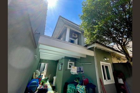 Casa à venda com 136m², 3 quartos e 3 vagas Casa à venda com 136m², 3 quartos e 3 vagasQuintal