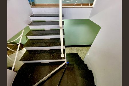 Casa à venda com 136m², 3 quartos e 3 vagas Casa à venda com 136m², 3 quartos e 3 vagasEscada Interna