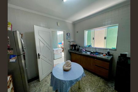 Casa à venda com 136m², 3 quartos e 3 vagas Casa à venda com 136m², 3 quartos e 3 vagasCozinha