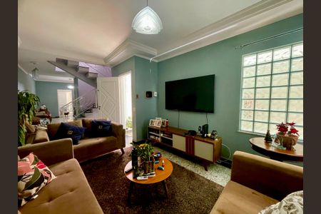 Casa à venda com 136m², 3 quartos e 3 vagas Casa à venda com 136m², 3 quartos e 3 vagasSala