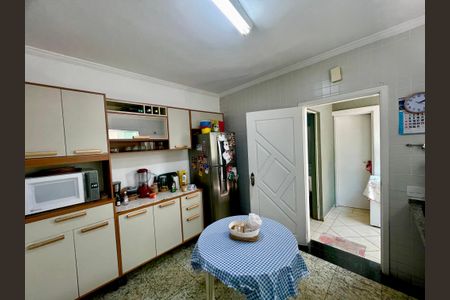 Casa à venda com 136m², 3 quartos e 3 vagas Casa à venda com 136m², 3 quartos e 3 vagasCozinha