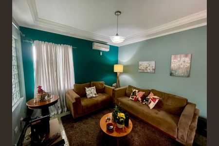 Casa à venda com 136m², 3 quartos e 3 vagas Casa à venda com 136m², 3 quartos e 3 vagasSala