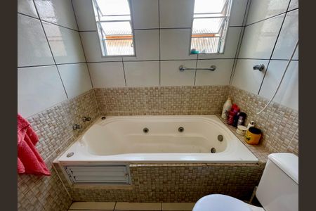 Casa à venda com 136m², 3 quartos e 3 vagas Casa à venda com 136m², 3 quartos e 3 vagasBanheiro 3