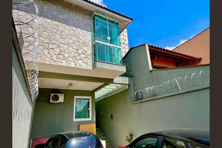 Casa à venda com 136m², 3 quartos e 3 vagas Casa à venda com 136m², 3 quartos e 3 vagasGaragem