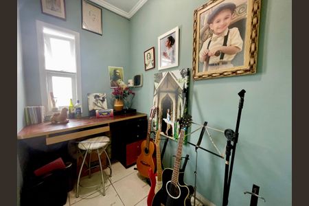 Casa à venda com 136m², 3 quartos e 3 vagas Casa à venda com 136m², 3 quartos e 3 vagasEscritório