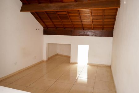Casa para alugar com 180m², 2 quartos e 3 vagasSotão