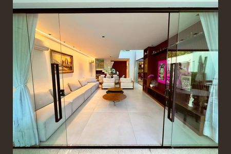 Casa à venda com 4 quartos, 445m² em Barra da Tijuca, Rio de Janeiro