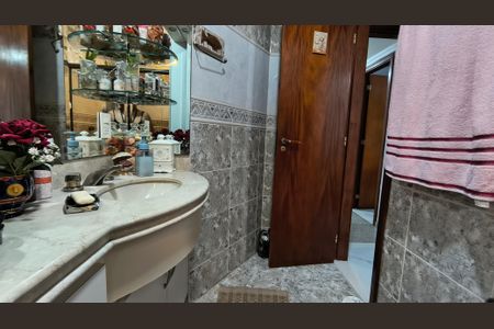 Apartamento à venda com 324m², 4 quartos e 3 vagas Apartamento à venda com 324m², 4 quartos e 3 vagasBanheiro da Suíte