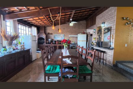 Apartamento à venda com 324m², 4 quartos e 3 vagas Apartamento à venda com 324m², 4 quartos e 3 vagasCobertura