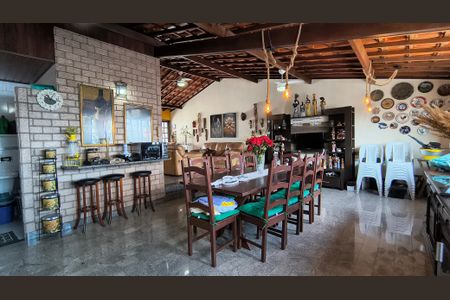 Apartamento à venda com 324m², 4 quartos e 3 vagas Apartamento à venda com 324m², 4 quartos e 3 vagasCobertura