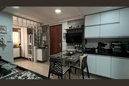 Apartamento à venda com 324m², 4 quartos e 3 vagas Apartamento à venda com 324m², 4 quartos e 3 vagasCozinha