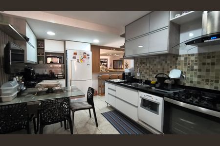 Apartamento à venda com 324m², 4 quartos e 3 vagas Apartamento à venda com 324m², 4 quartos e 3 vagasCozinha