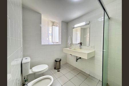 Apartamento à venda com 134m², 3 quartos e 1 vaga Apartamento à venda com 134m², 3 quartos e 1 vagaBanheiro da Suíte