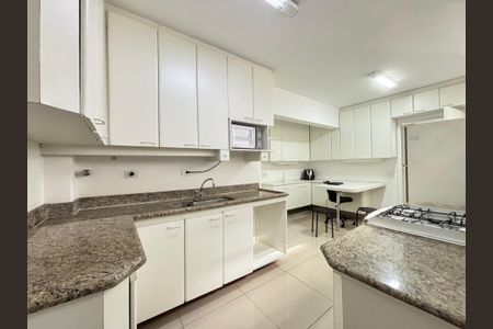 Apartamento à venda com 134m², 3 quartos e 1 vaga Apartamento à venda com 134m², 3 quartos e 1 vagaCozinha