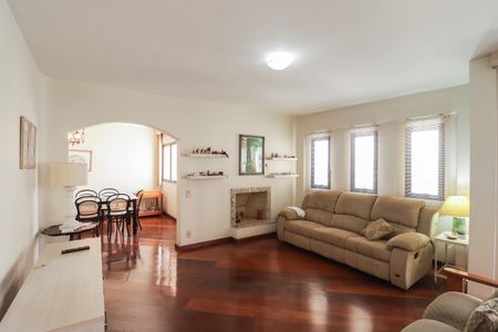 Apartamento para alugar com 200m², 3 quartos e 3 vagas Apartamento para alugar com 200m², 3 quartos e 3 vagasSala