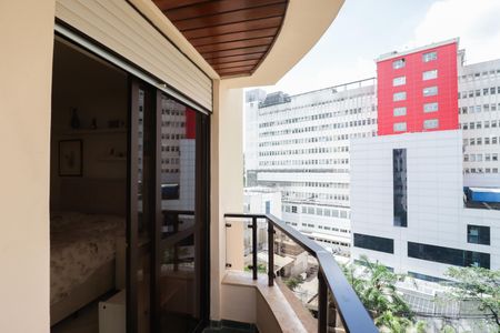 Apartamento para alugar com 200m², 3 quartos e 3 vagas Apartamento para alugar com 200m², 3 quartos e 3 vagasVaranda da Suíte 1