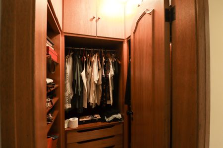 Apartamento para alugar com 200m², 3 quartos e 3 vagas Apartamento para alugar com 200m², 3 quartos e 3 vagasCloset da Suíte 1