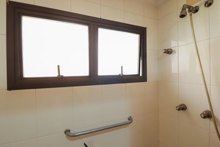 Apartamento para alugar com 200m², 3 quartos e 3 vagas Apartamento para alugar com 200m², 3 quartos e 3 vagasBanheiro da Suíte 1