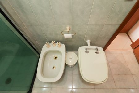 Apartamento para alugar com 200m², 3 quartos e 3 vagas Apartamento para alugar com 200m², 3 quartos e 3 vagasBanheiro da Suíte 2