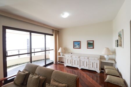 Apartamento para alugar com 200m², 3 quartos e 3 vagas Apartamento para alugar com 200m², 3 quartos e 3 vagasSala