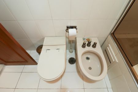 Apartamento para alugar com 200m², 3 quartos e 3 vagas Apartamento para alugar com 200m², 3 quartos e 3 vagasBanheiro da Suíte 1