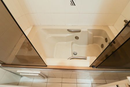 Apartamento para alugar com 200m², 3 quartos e 3 vagas Apartamento para alugar com 200m², 3 quartos e 3 vagasBanheiro da Suíte 1