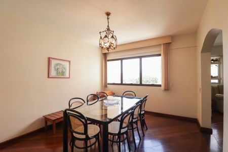 Apartamento para alugar com 200m², 3 quartos e 3 vagas Apartamento para alugar com 200m², 3 quartos e 3 vagasSala