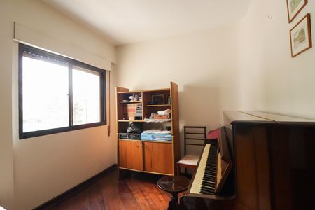 Apartamento para alugar com 200m², 3 quartos e 3 vagas Apartamento para alugar com 200m², 3 quartos e 3 vagasQuarto