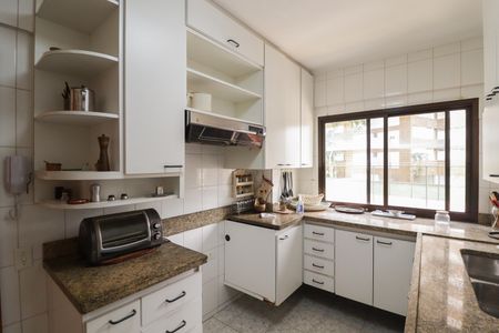 Apartamento para alugar com 200m², 3 quartos e 3 vagas Apartamento para alugar com 200m², 3 quartos e 3 vagasCozinha