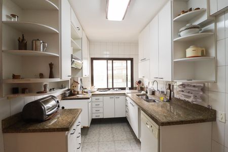 Apartamento para alugar com 200m², 3 quartos e 3 vagas Apartamento para alugar com 200m², 3 quartos e 3 vagasCozinha