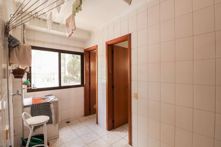 Apartamento para alugar com 200m², 3 quartos e 3 vagas Apartamento para alugar com 200m², 3 quartos e 3 vagasÁrea de Serviço e Banheiro de Serviço