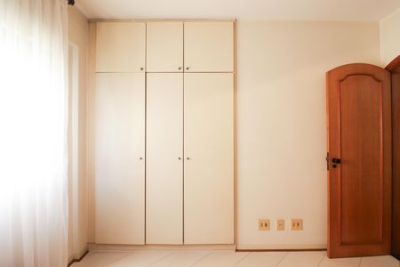 Apartamento para alugar com 200m², 3 quartos e 3 vagas Apartamento para alugar com 200m², 3 quartos e 3 vagasSuíte 2